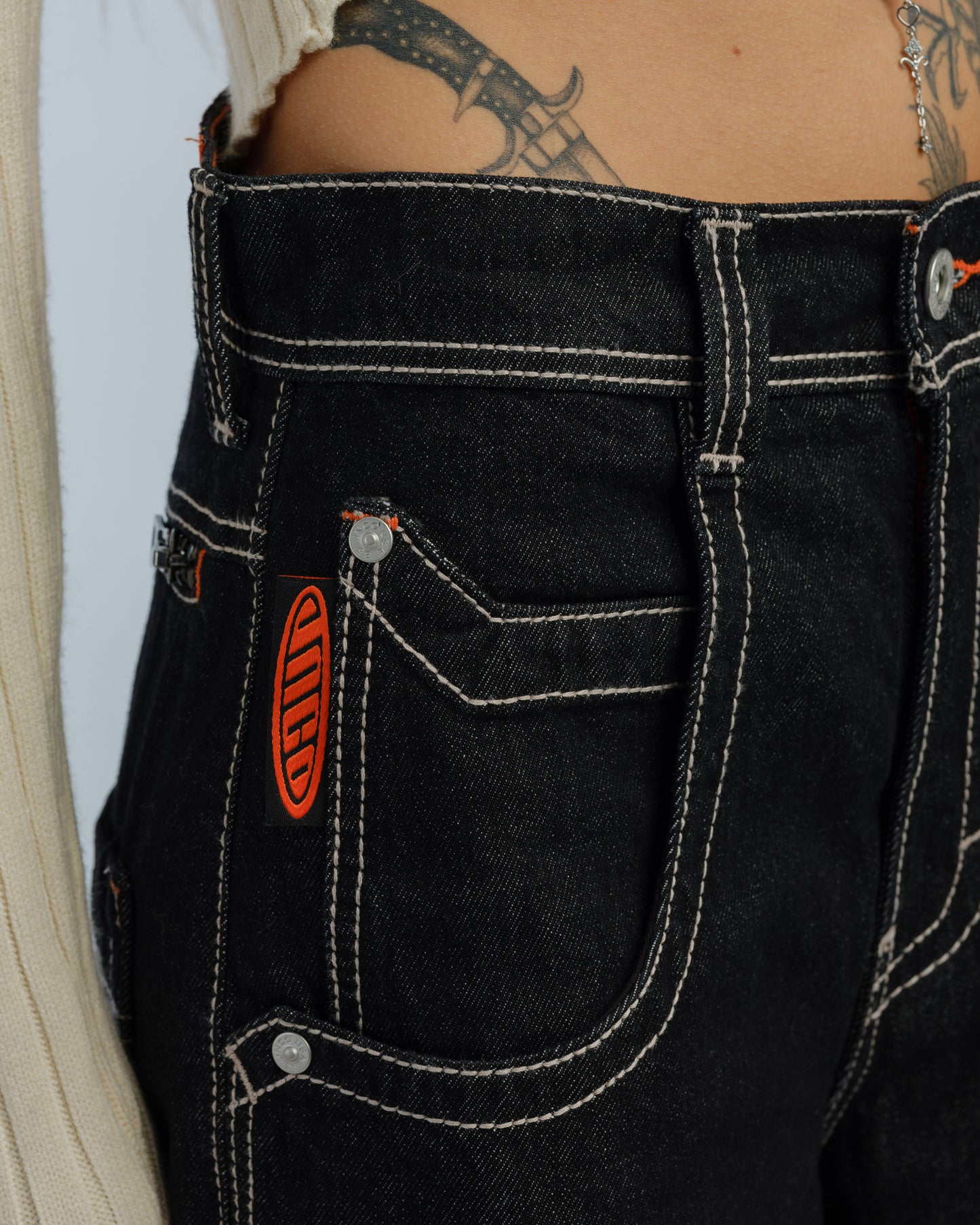 W Wide Load. 30". Laser Black.