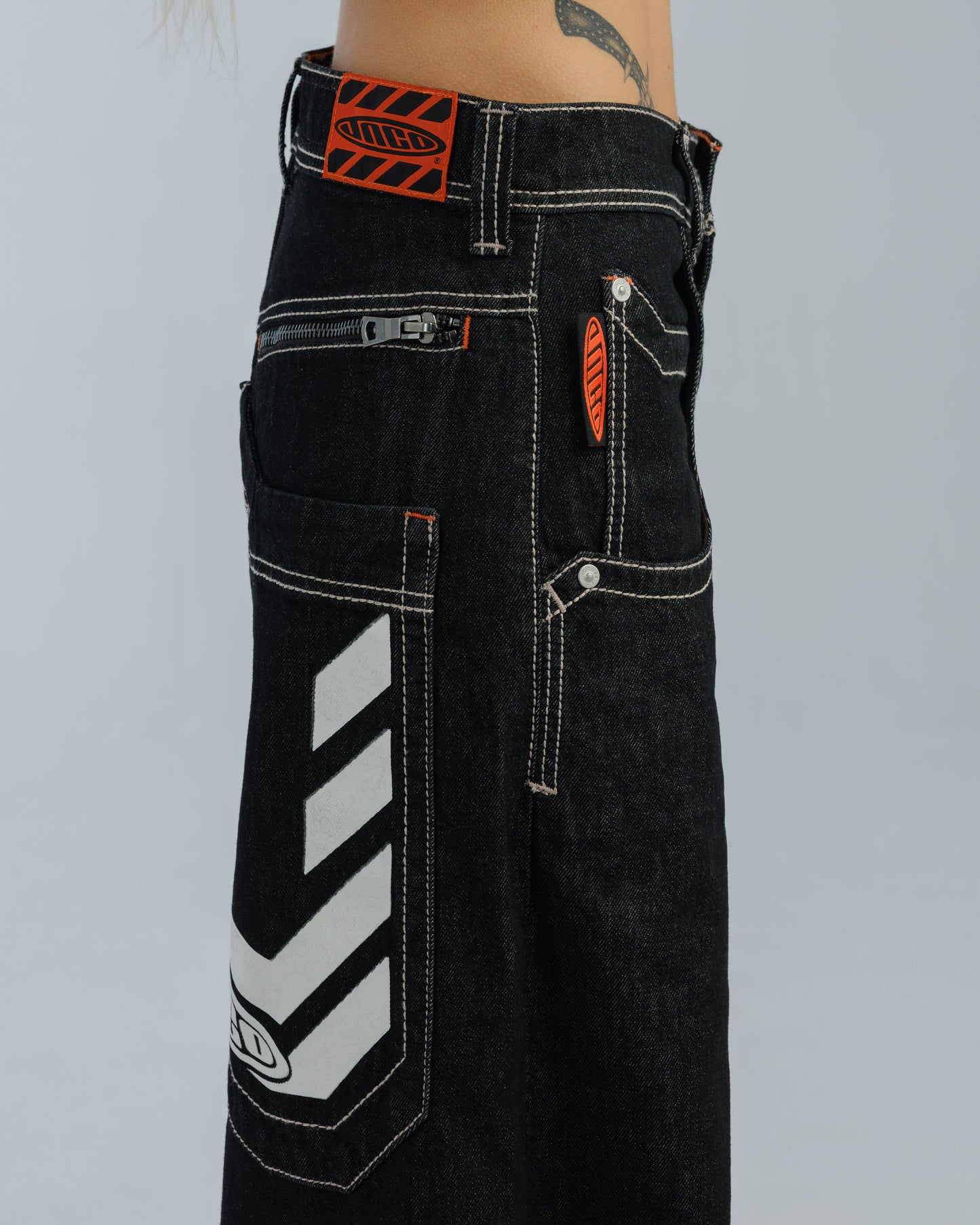 W Wide Load. 30". Laser Black.