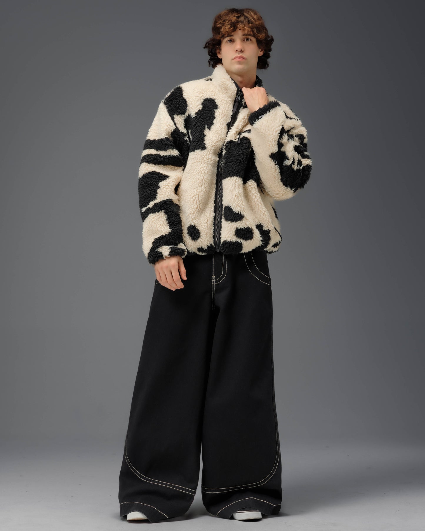 Kangaroo. 34". Jet Black.