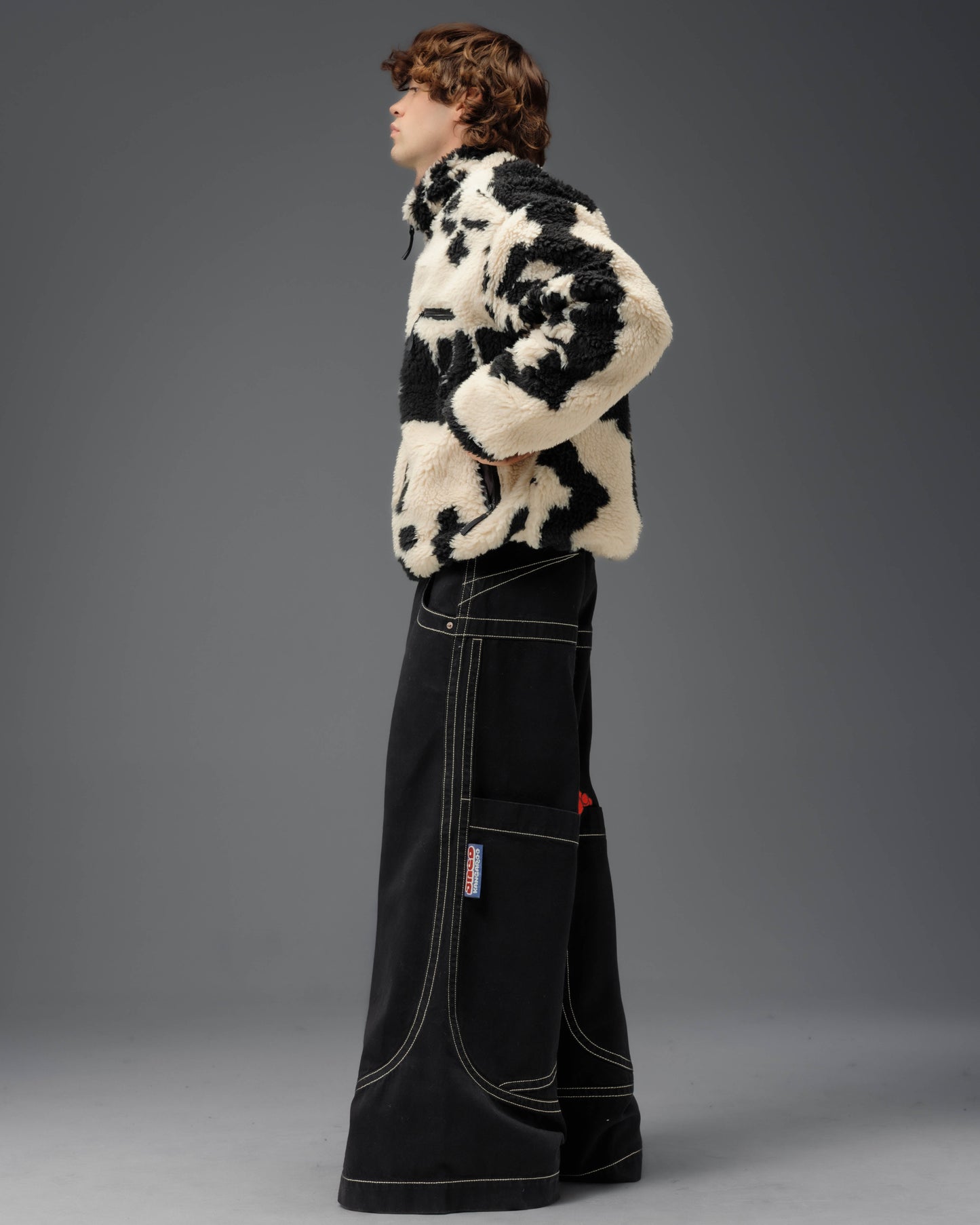 Kangaroo. 34". Jet Black.