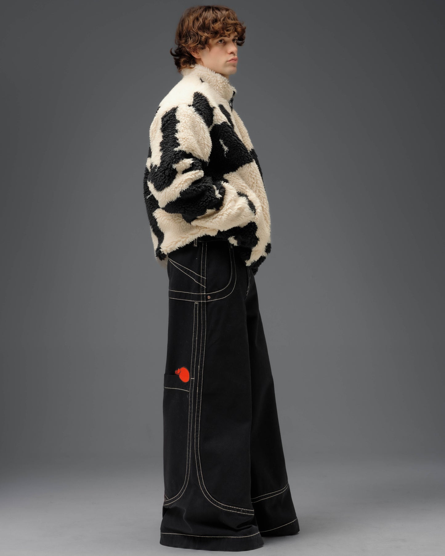 Kangaroo. 34". Jet Black.