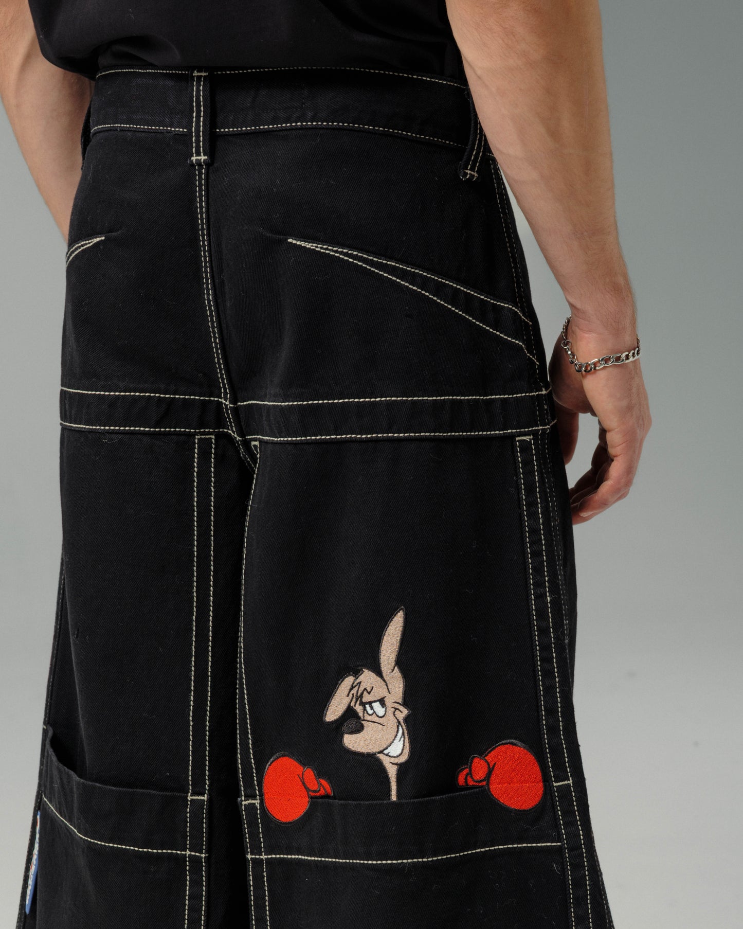 Kangaroo. 34". Jet Black.