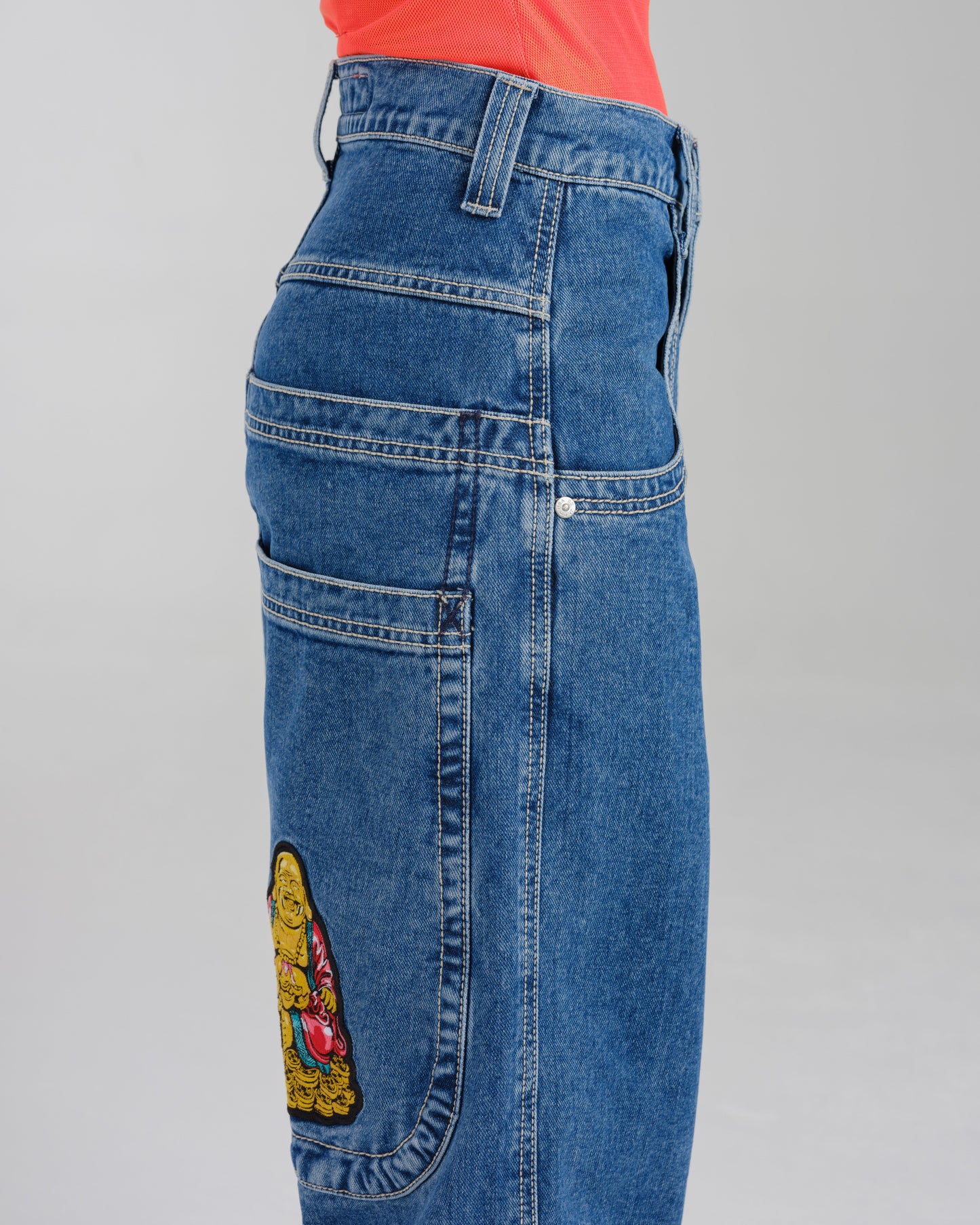 W Buddha. 28". Dark Stone.