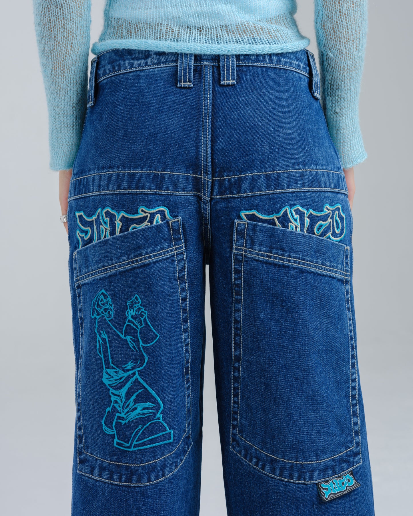 W Artistical Uprising. 26". Dark Stone.