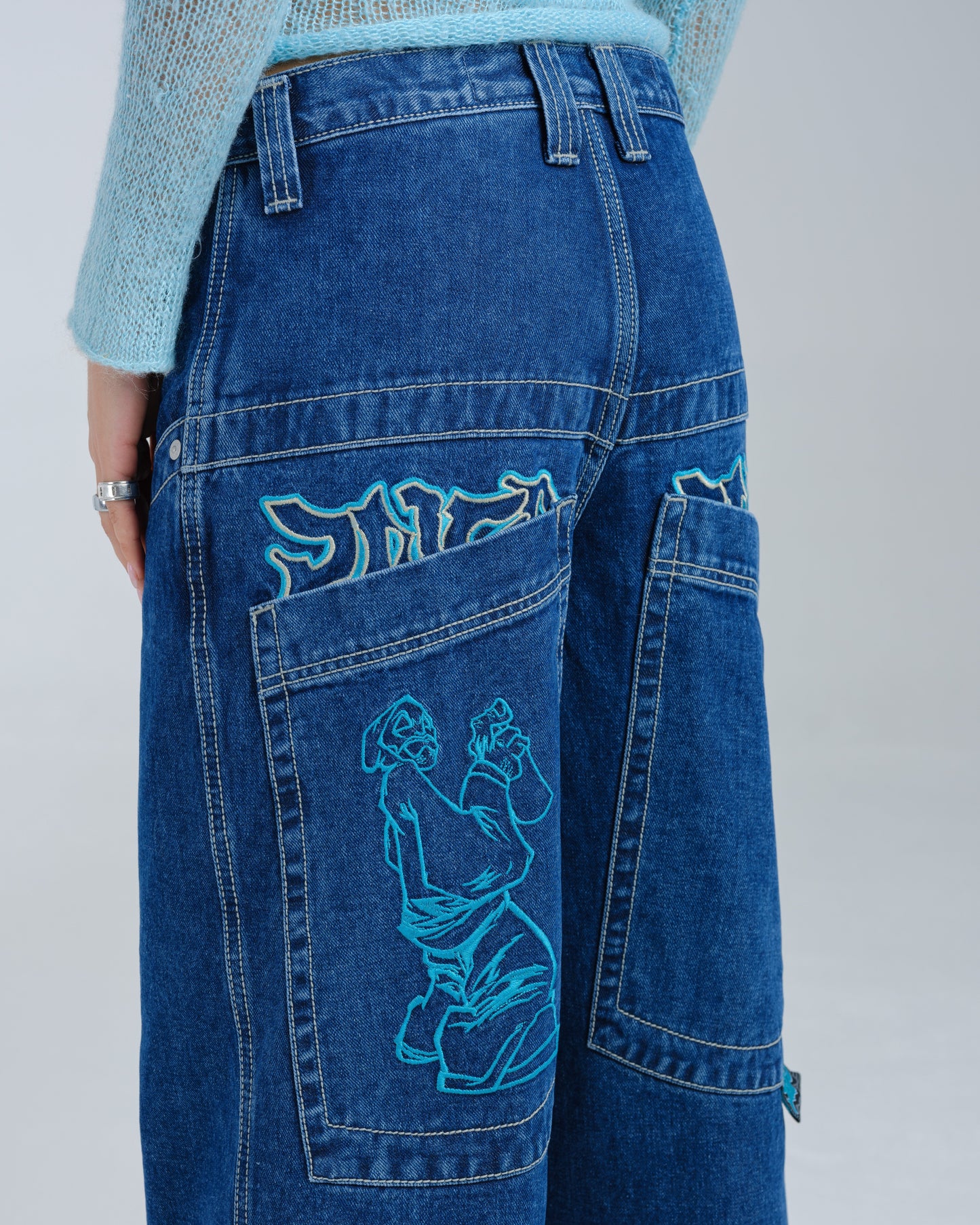 W Artistical Uprising. 26". Dark Stone.