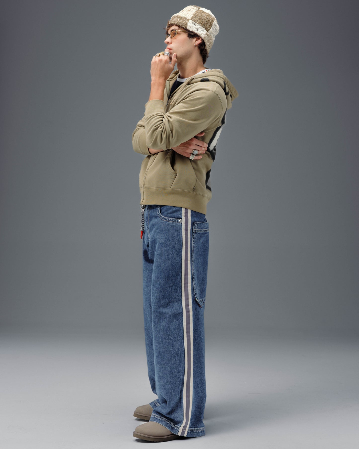 Skunk. 26". Dark Stone.