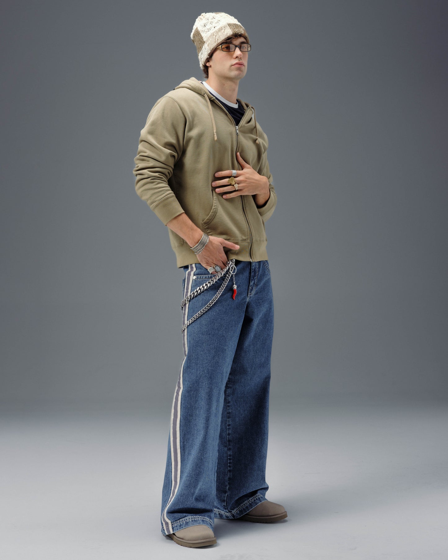 Skunk. 26". Dark Stone.