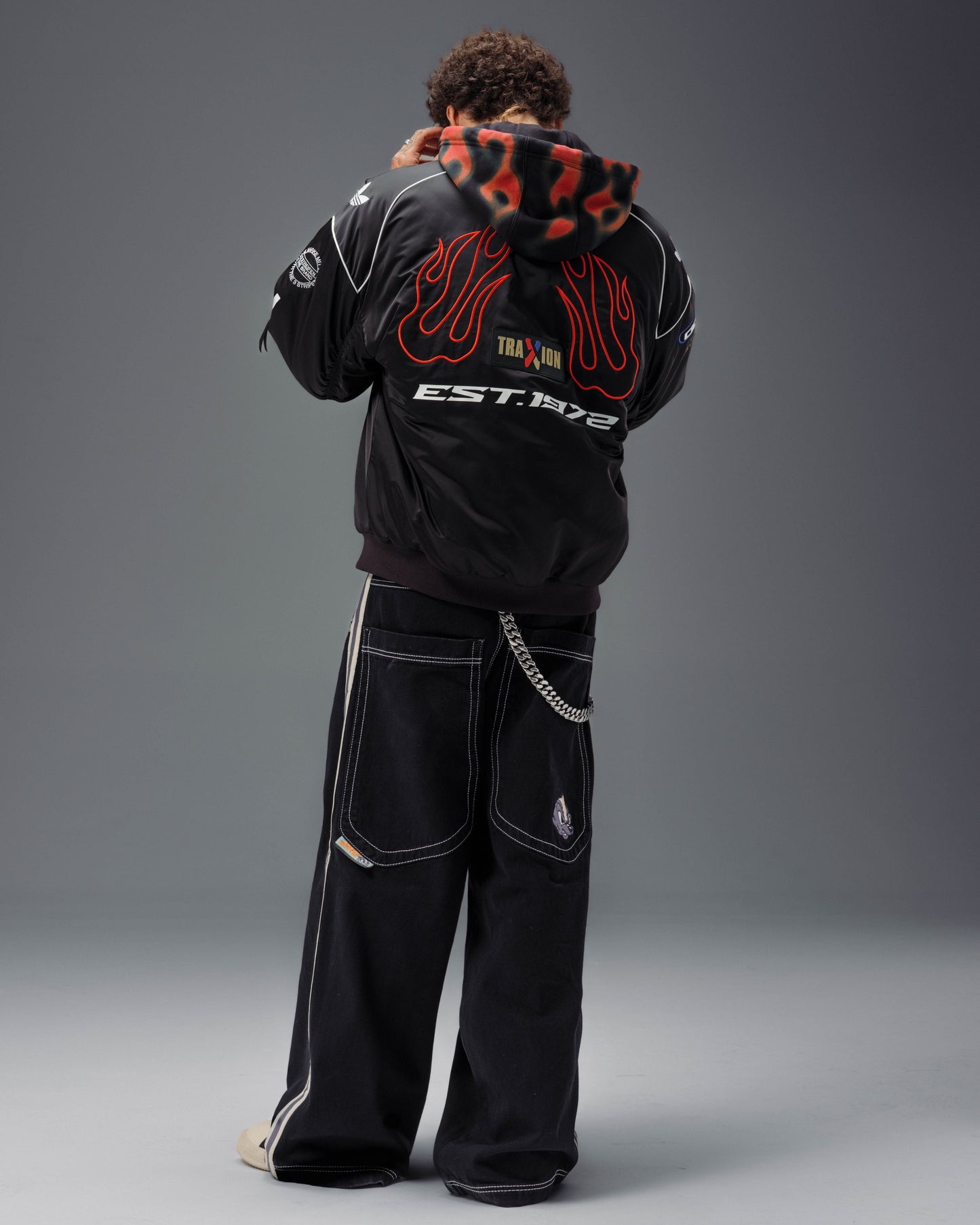 Skunk. 26". Jet Black.