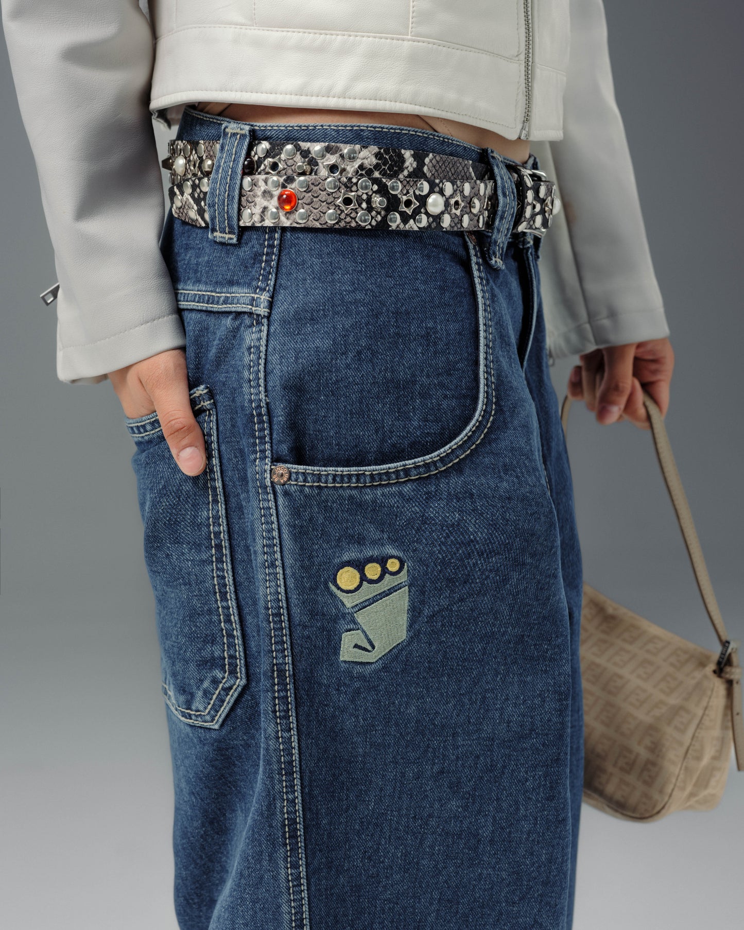 W179 Pipes. 23". Dark Stone.