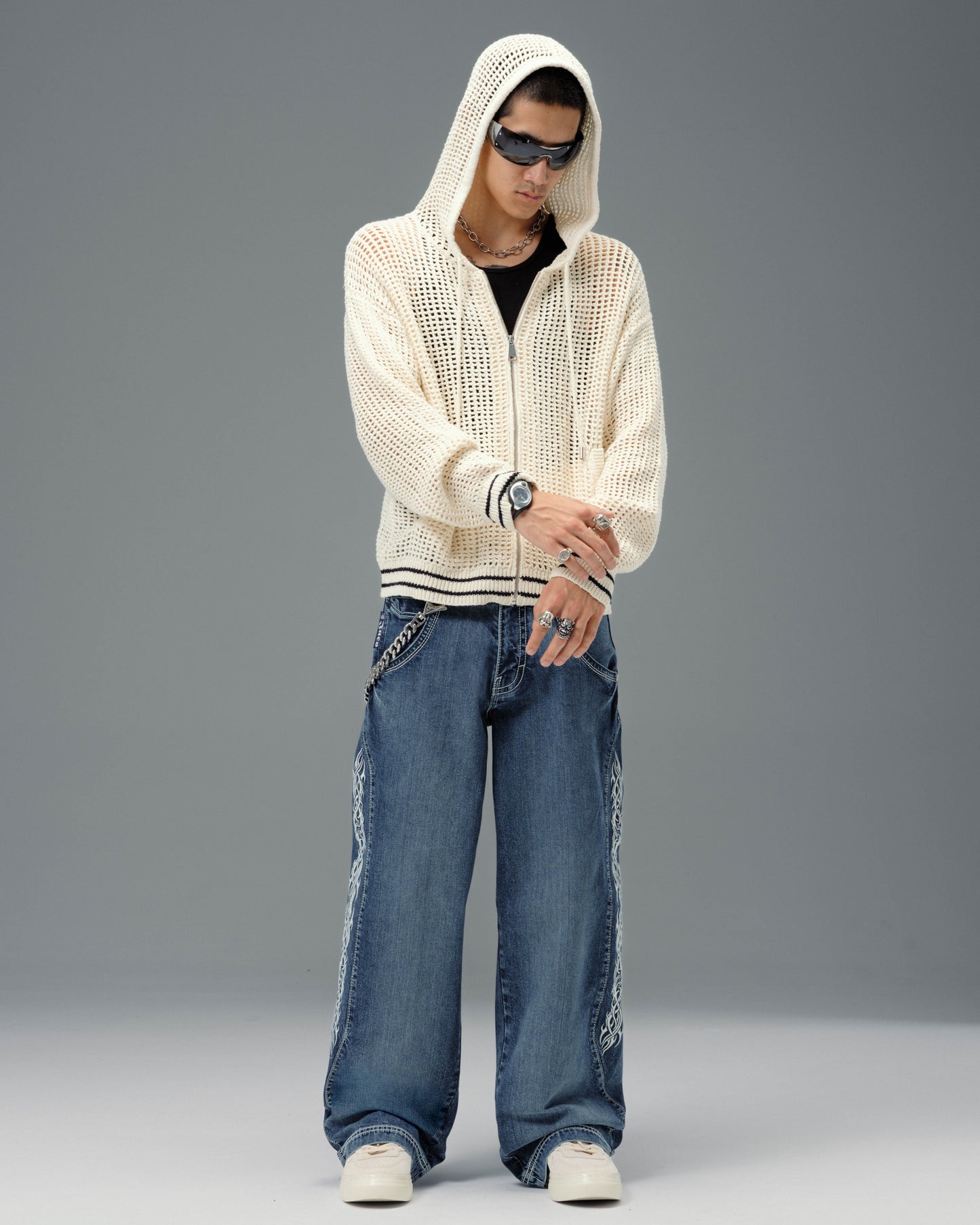 Majestik. 23". Hand-Sand Dark Stone.