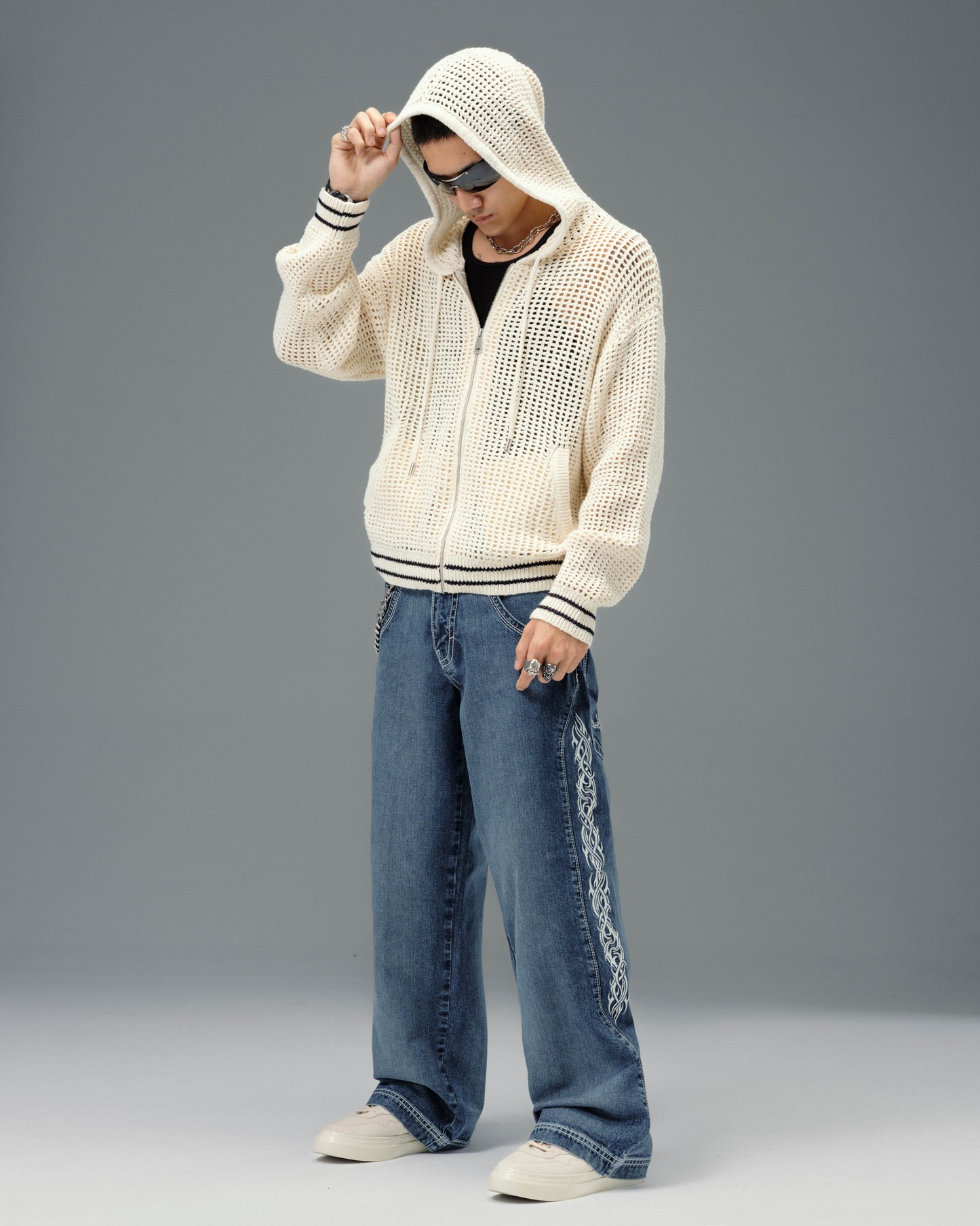 Majestik. 23". Hand-Sand Dark Stone.