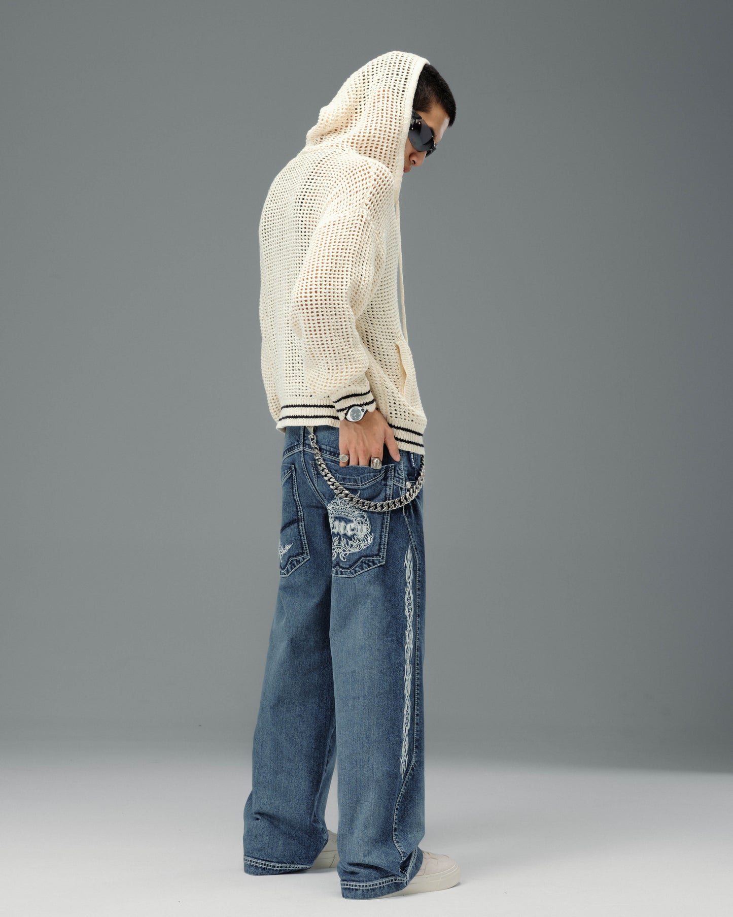 Majestik. 23". Hand-Sand Dark Stone.