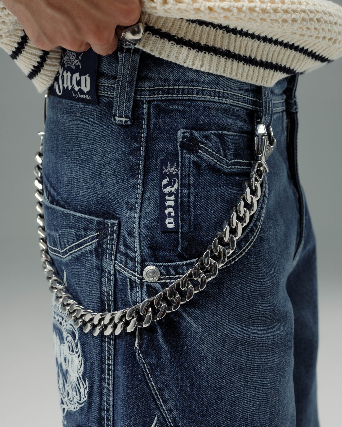 Majestik. 23". Hand-Sand Dark Stone.