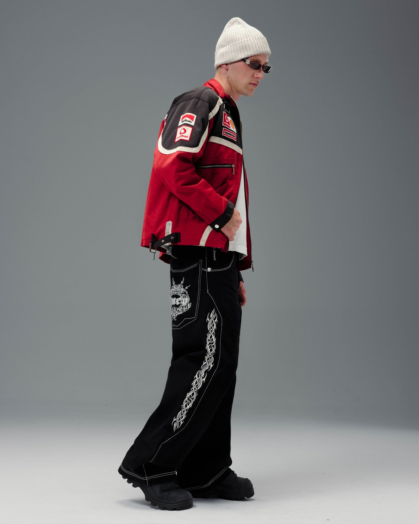 Majestik. 23". Jet Black.