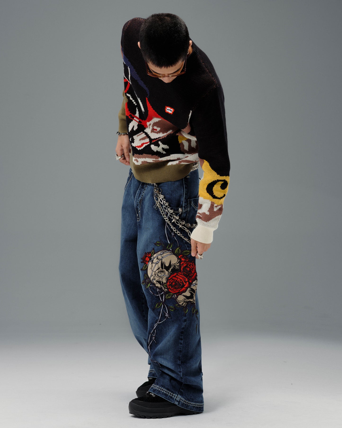 Skull & Roses. 24". Hand-Sand Dark Stone.