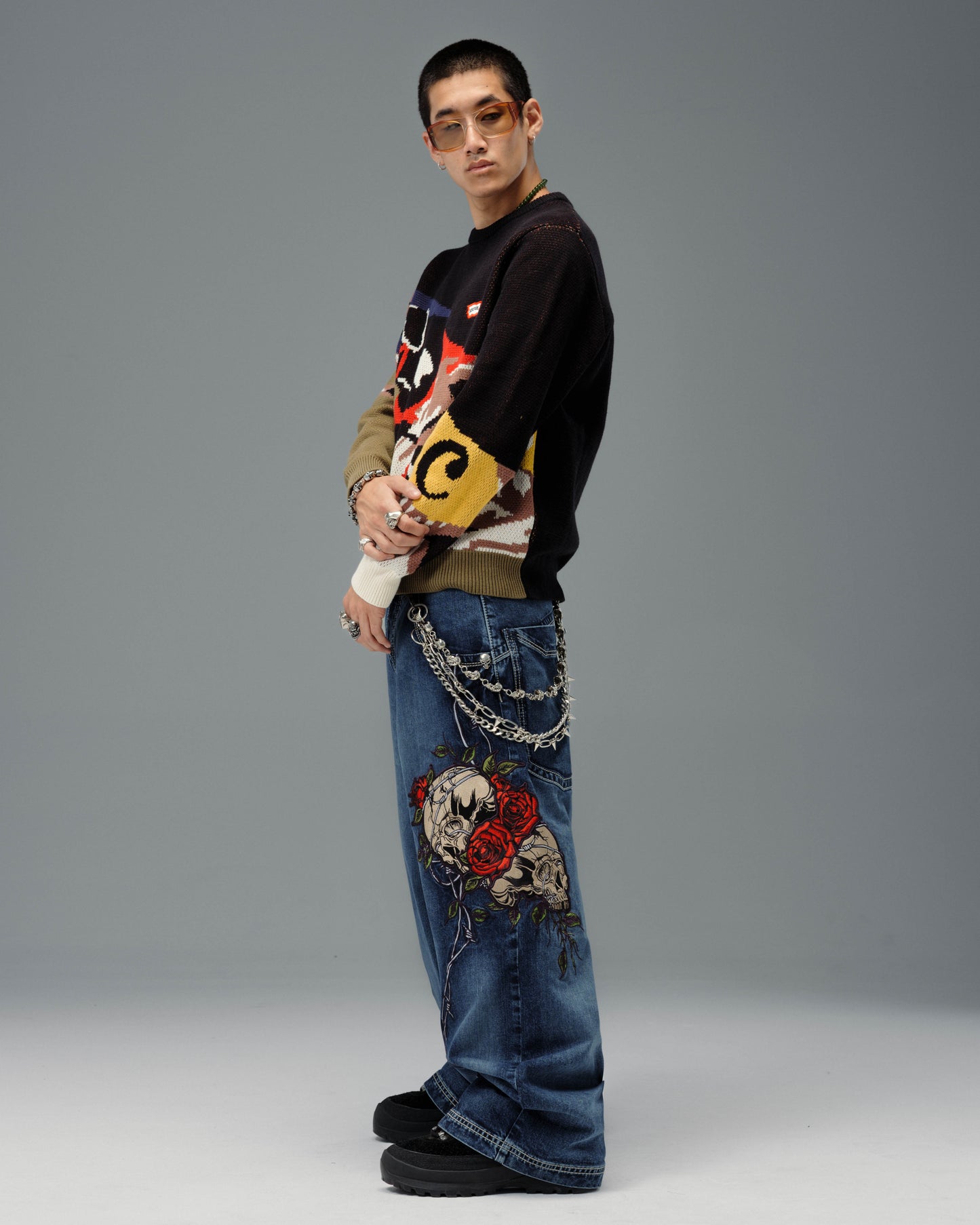 Skull & Roses. 24". Hand-Sand Dark Stone.