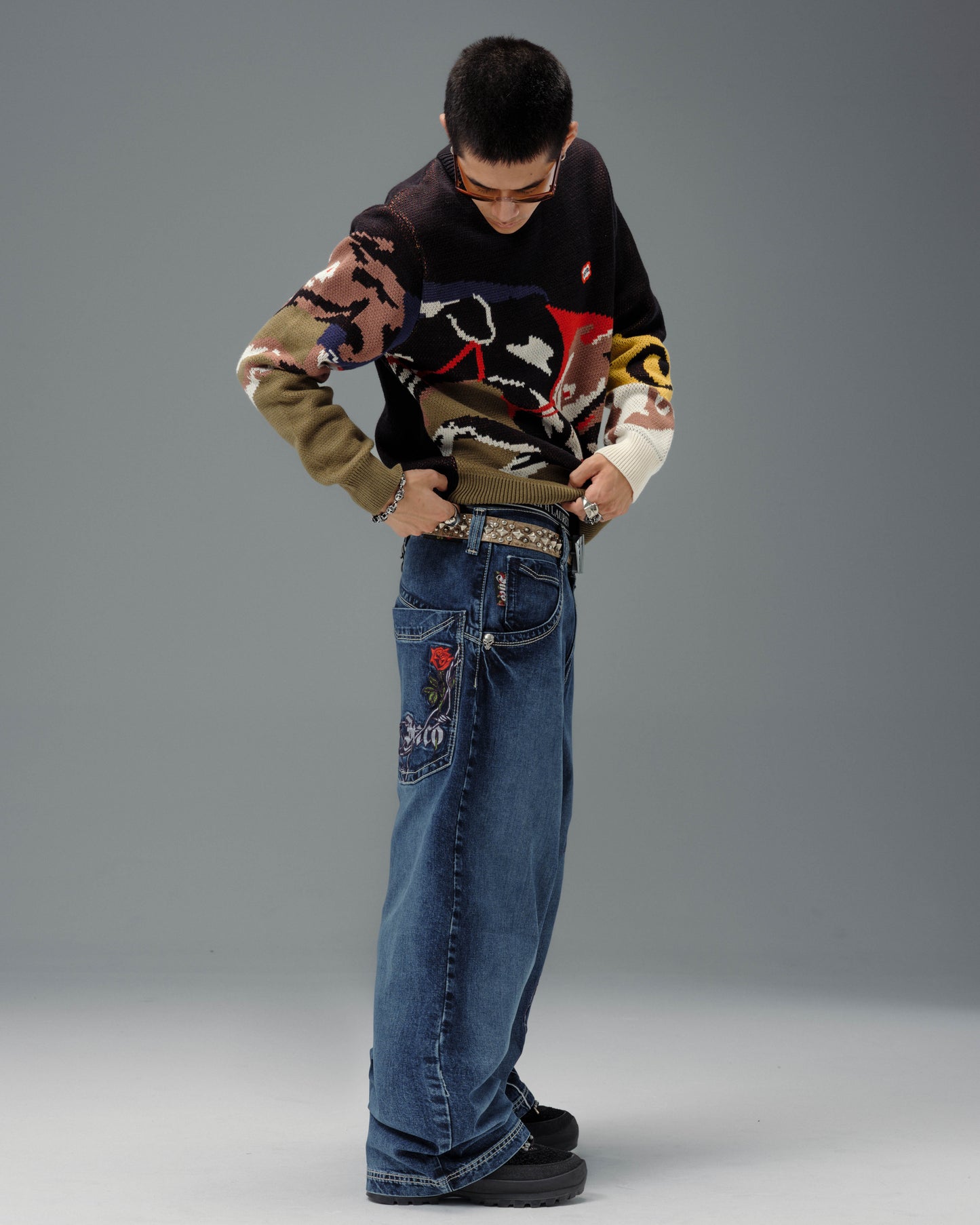 Skull & Roses. 24". Hand-Sand Dark Stone.