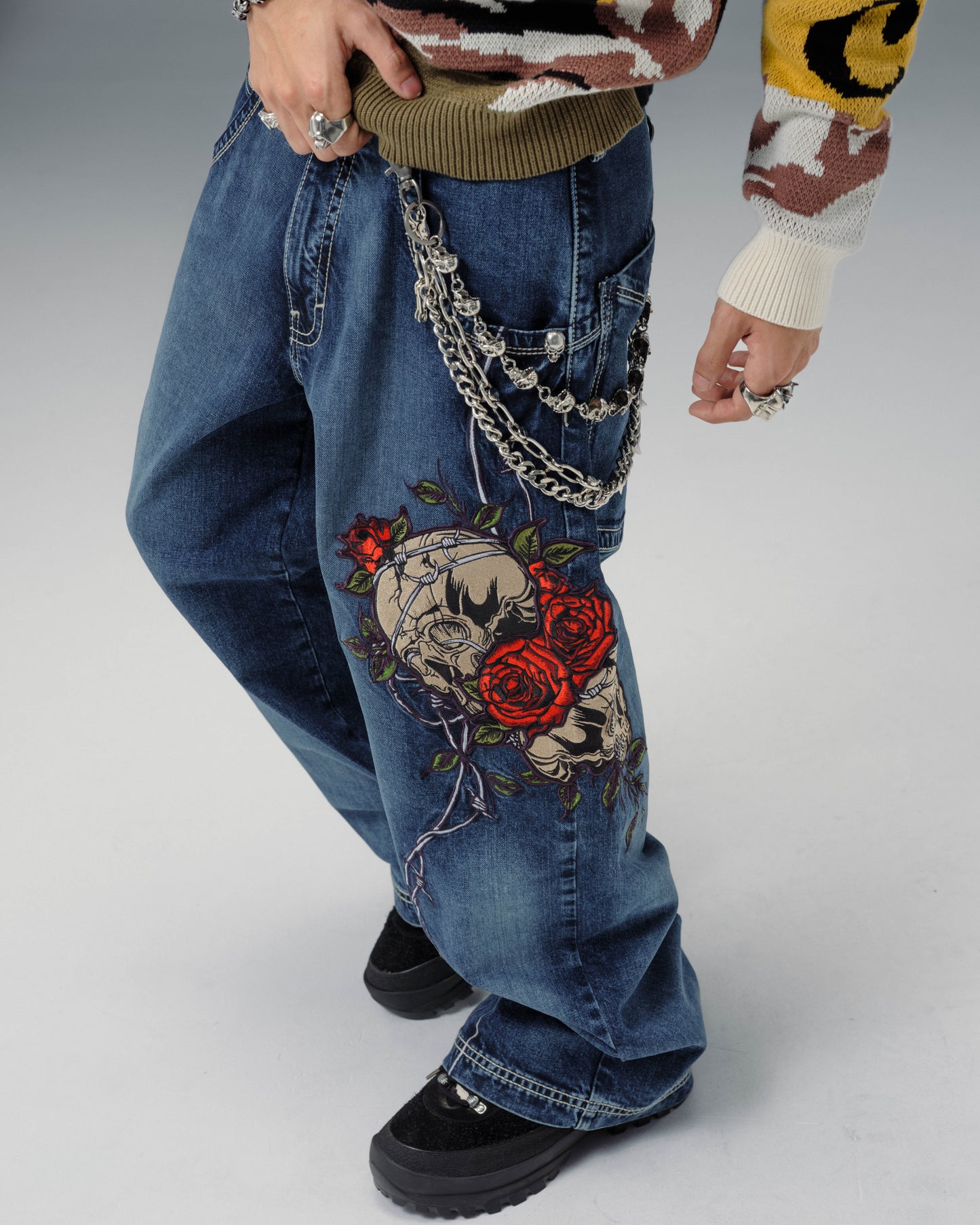 Skull & Roses. 24". Hand-Sand Dark Stone.