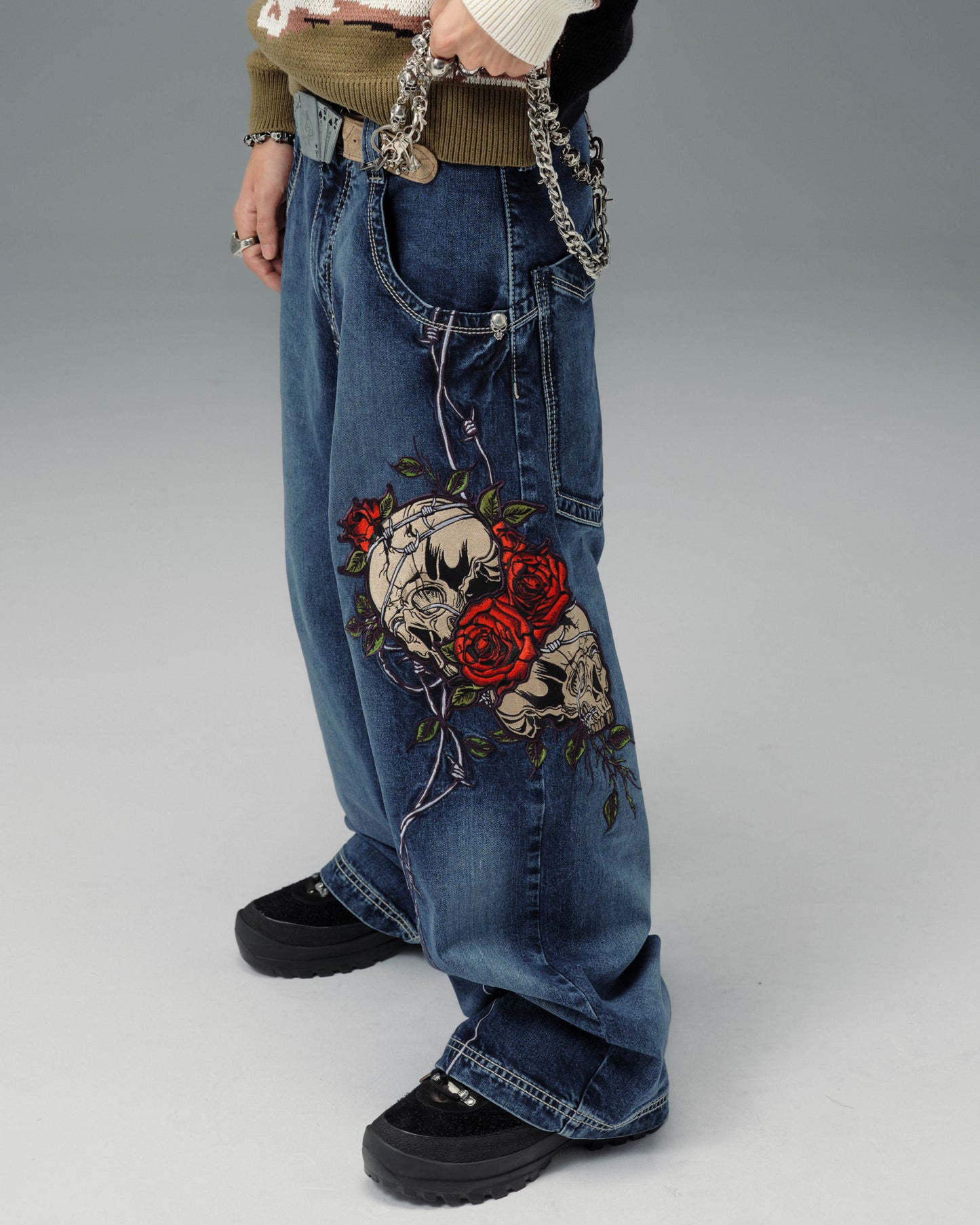 Skull & Roses. 24". Hand-Sand Dark Stone.