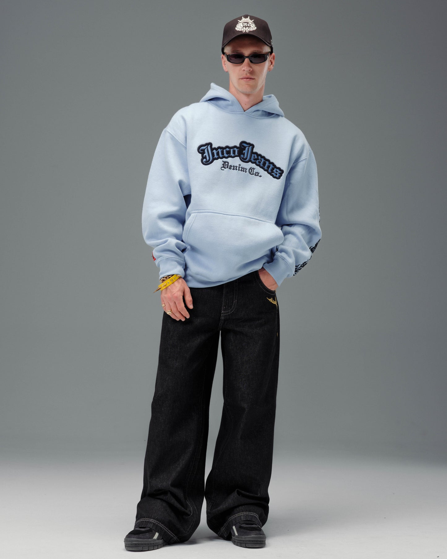 Karatz. 23". Laser Black.