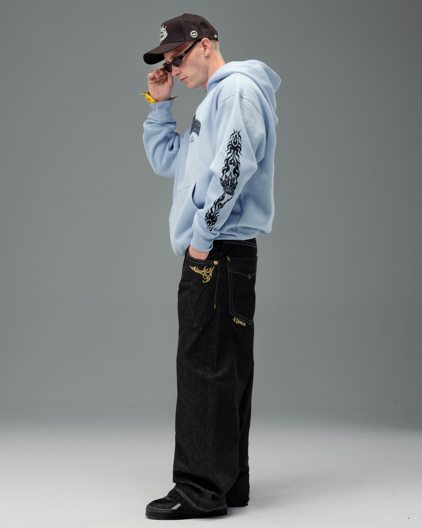 Karatz. 23". Laser Black.