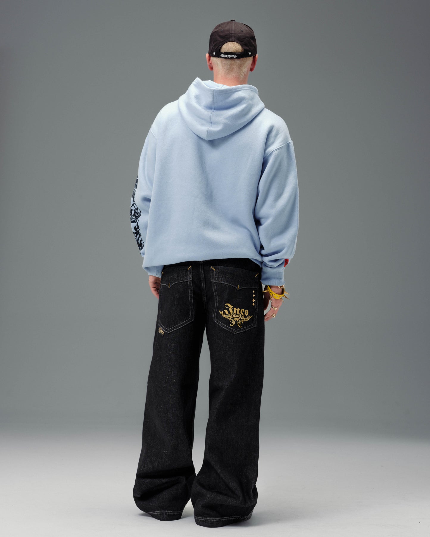 Karatz. 23". Laser Black.