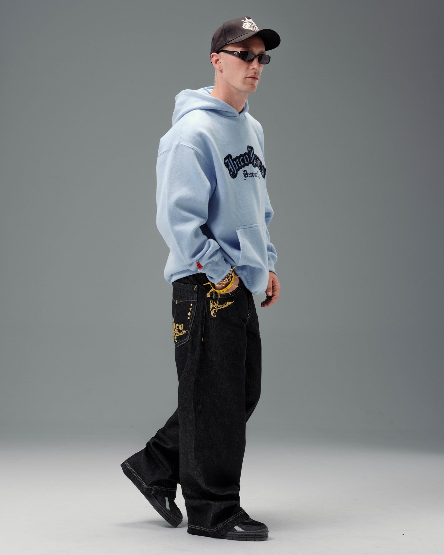 Karatz. 23". Laser Black.