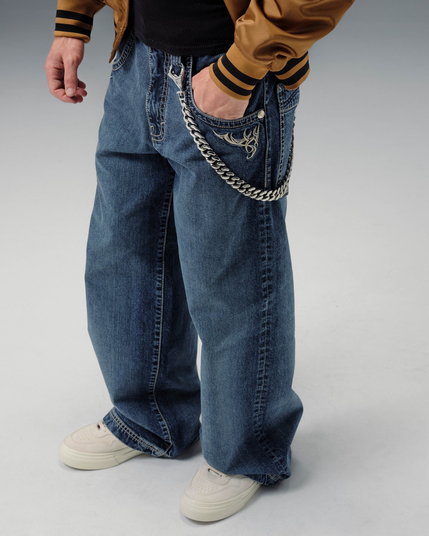 Karatz. 23". Hand-Sand Dark Stone.