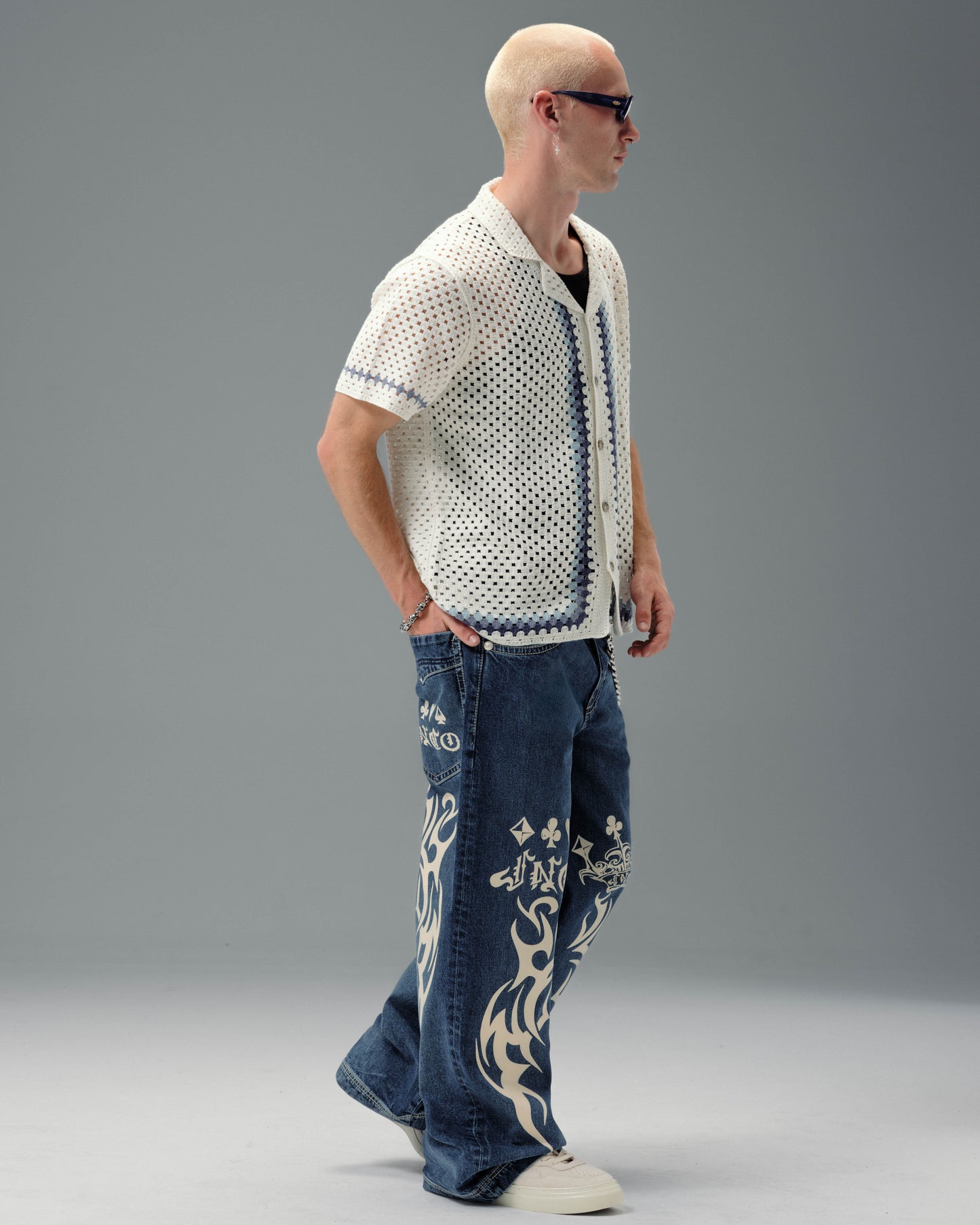 Gambler. 23". Hand-Sand Dark Stone.