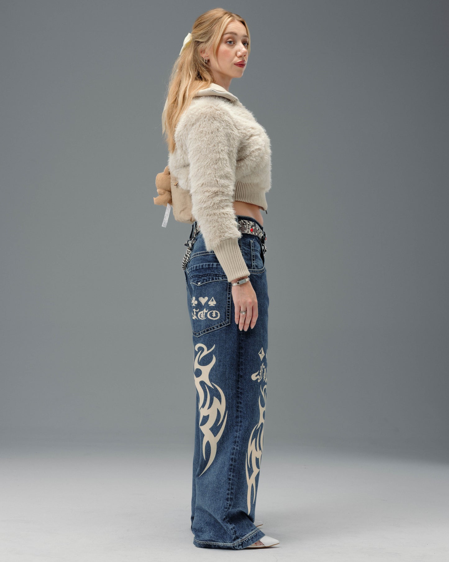 W Gambler. 23". Hand-Sand Dark Stone.