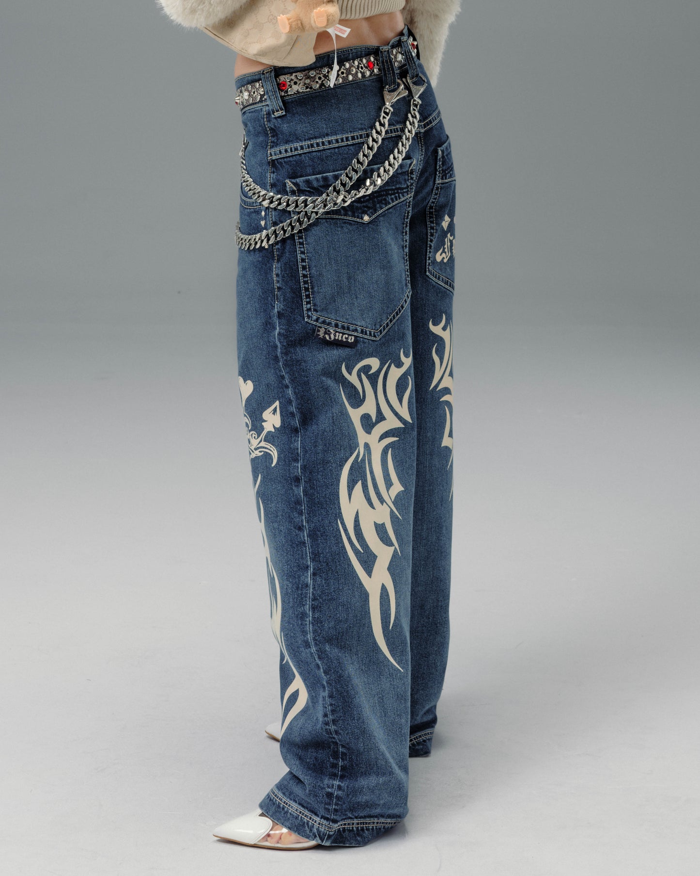 W Gambler. 23". Hand-Sand Dark Stone.