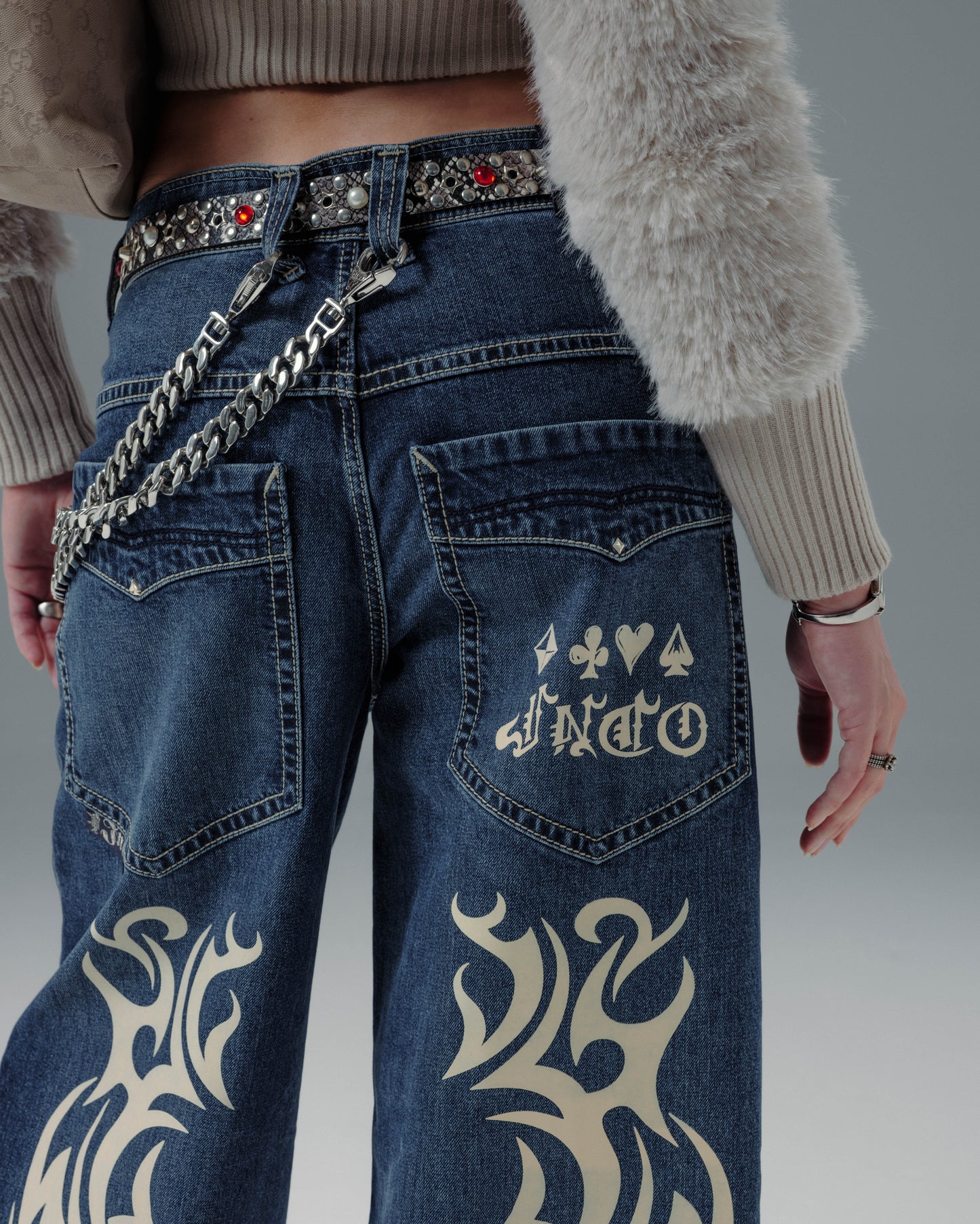 W Gambler. 23". Hand-Sand Dark Stone.