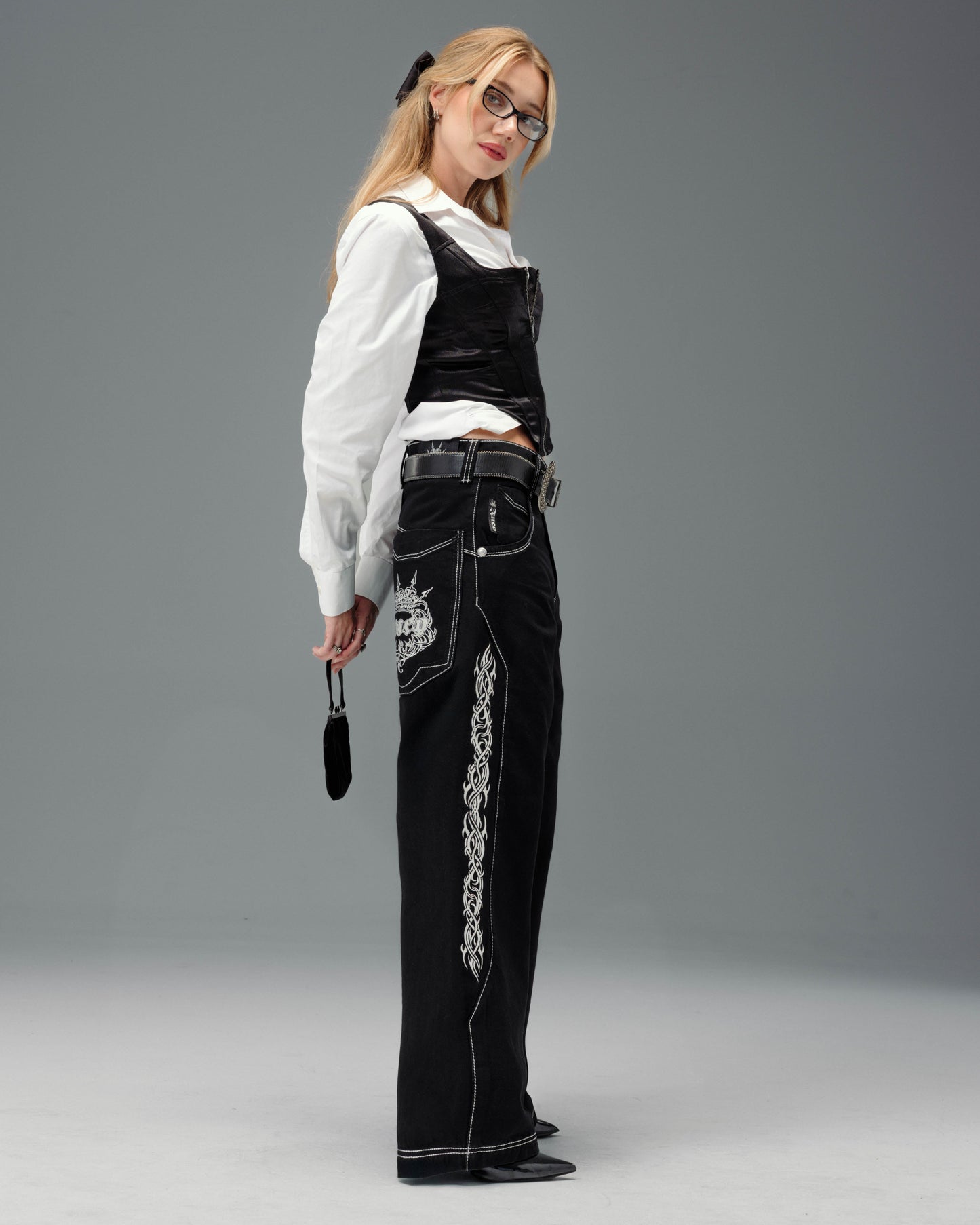 W Majestik. 23". Jet Black.