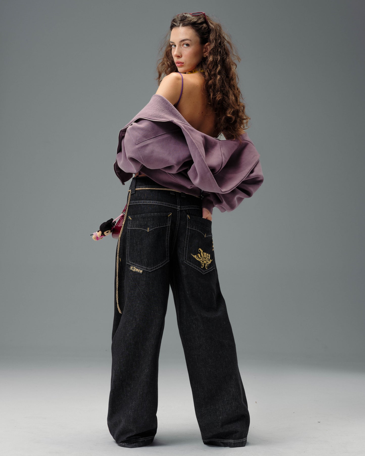 W Karatz. 23". Laser Black.