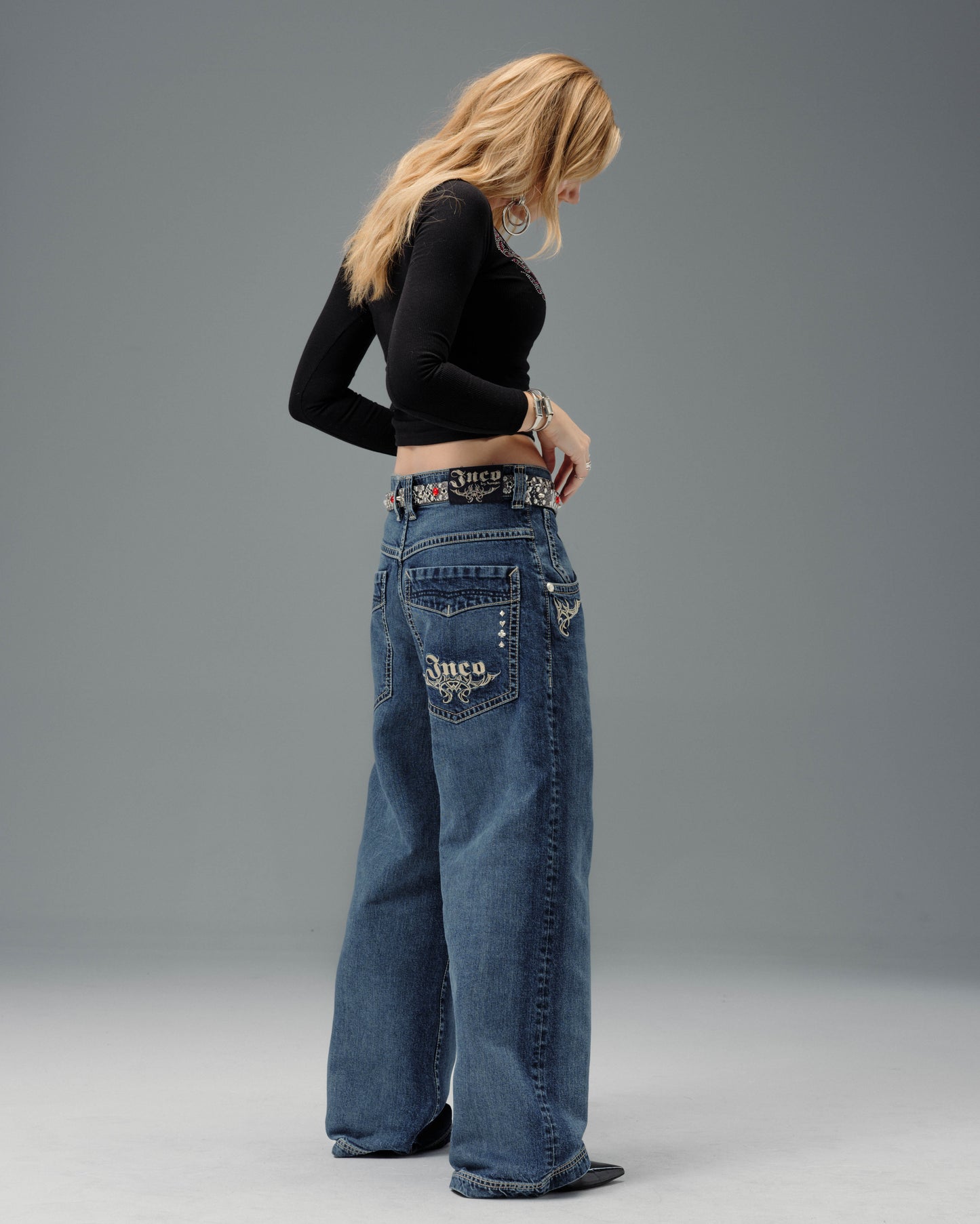 W Karatz. 23". Hand-Sand Dark Stone.