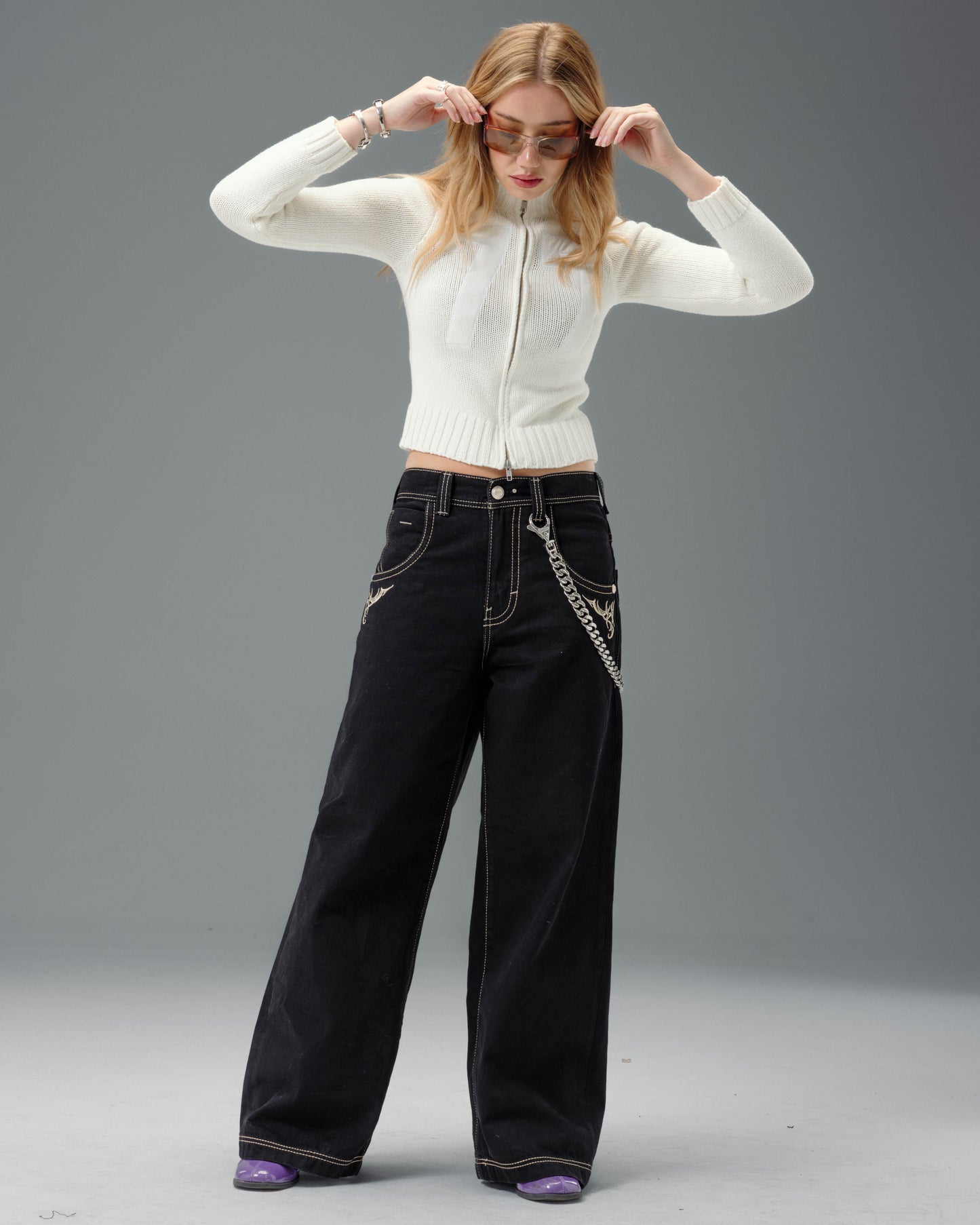 W Karatz. 23". Jet Black.