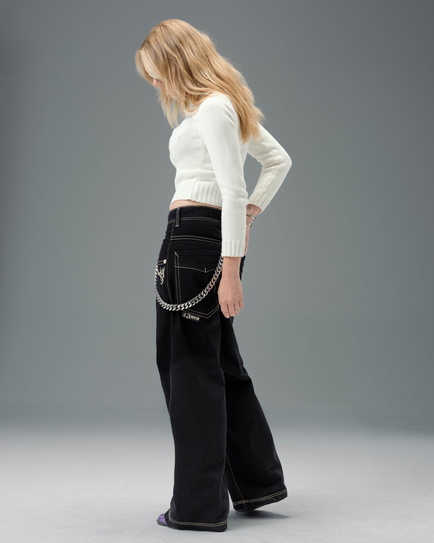 W Karatz. 23". Jet Black.