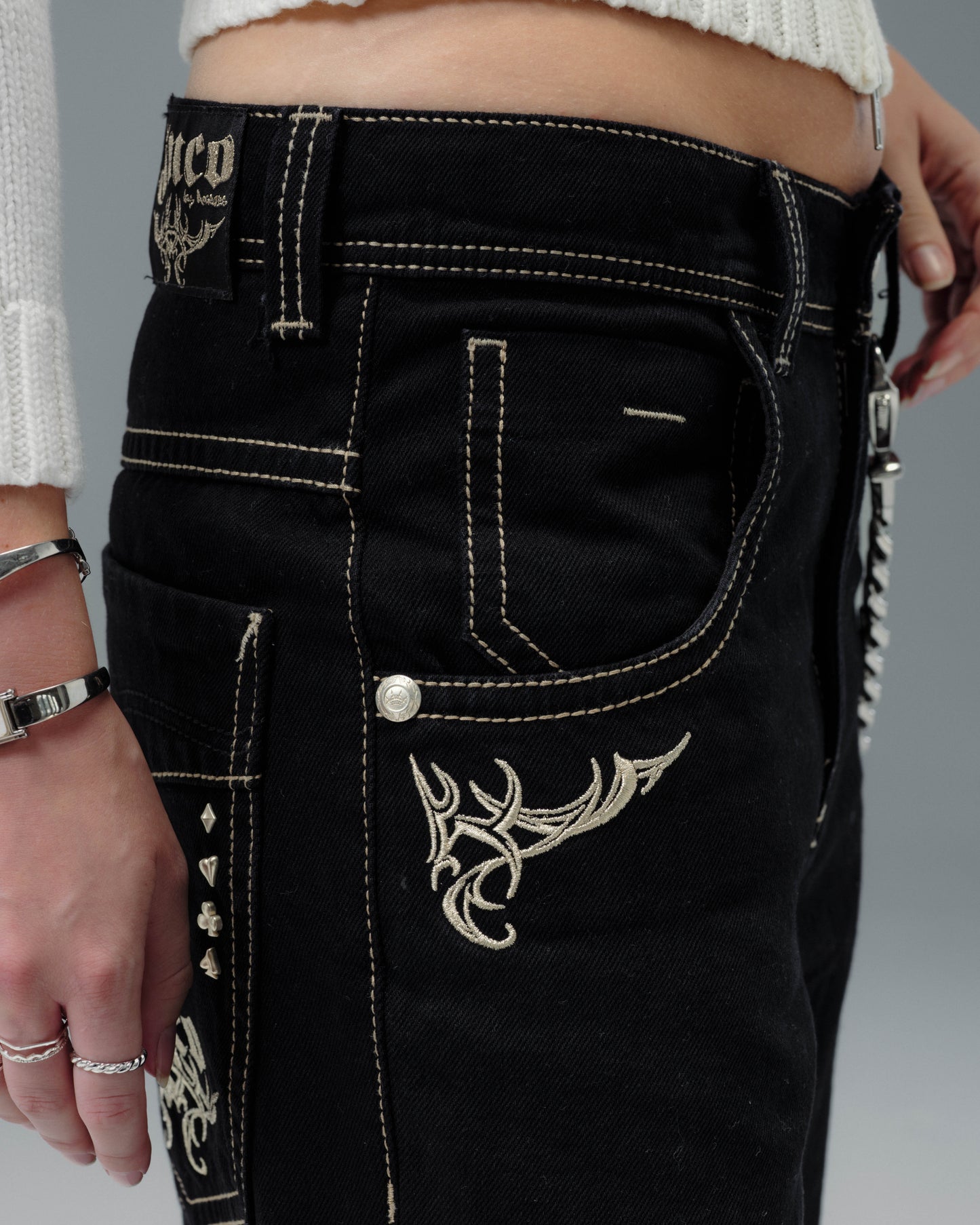 W Karatz. 23". Jet Black.